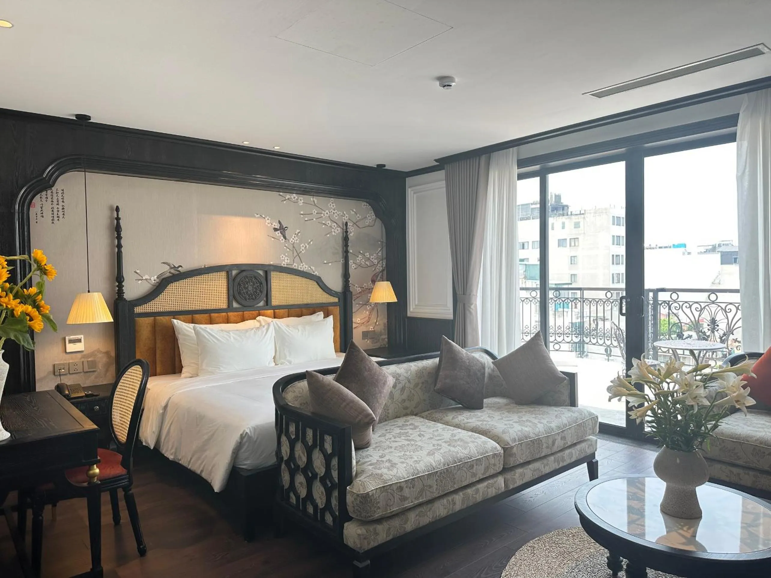 Bed in Luxe Paradise Premium Hotel Pham Hong Thai