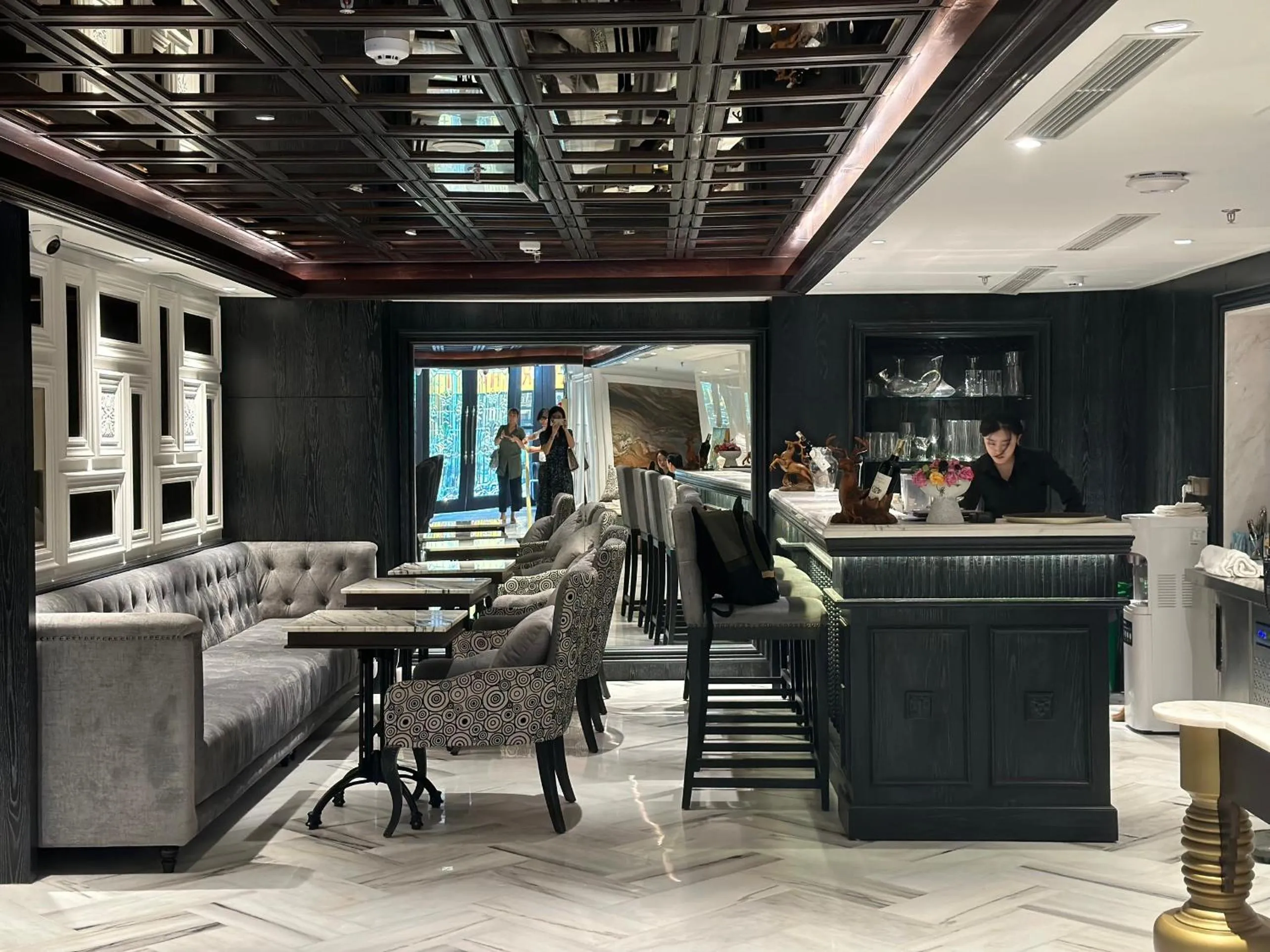 Restaurant/places to eat in Luxe Paradise Premium Hotel Pham Hong Thai