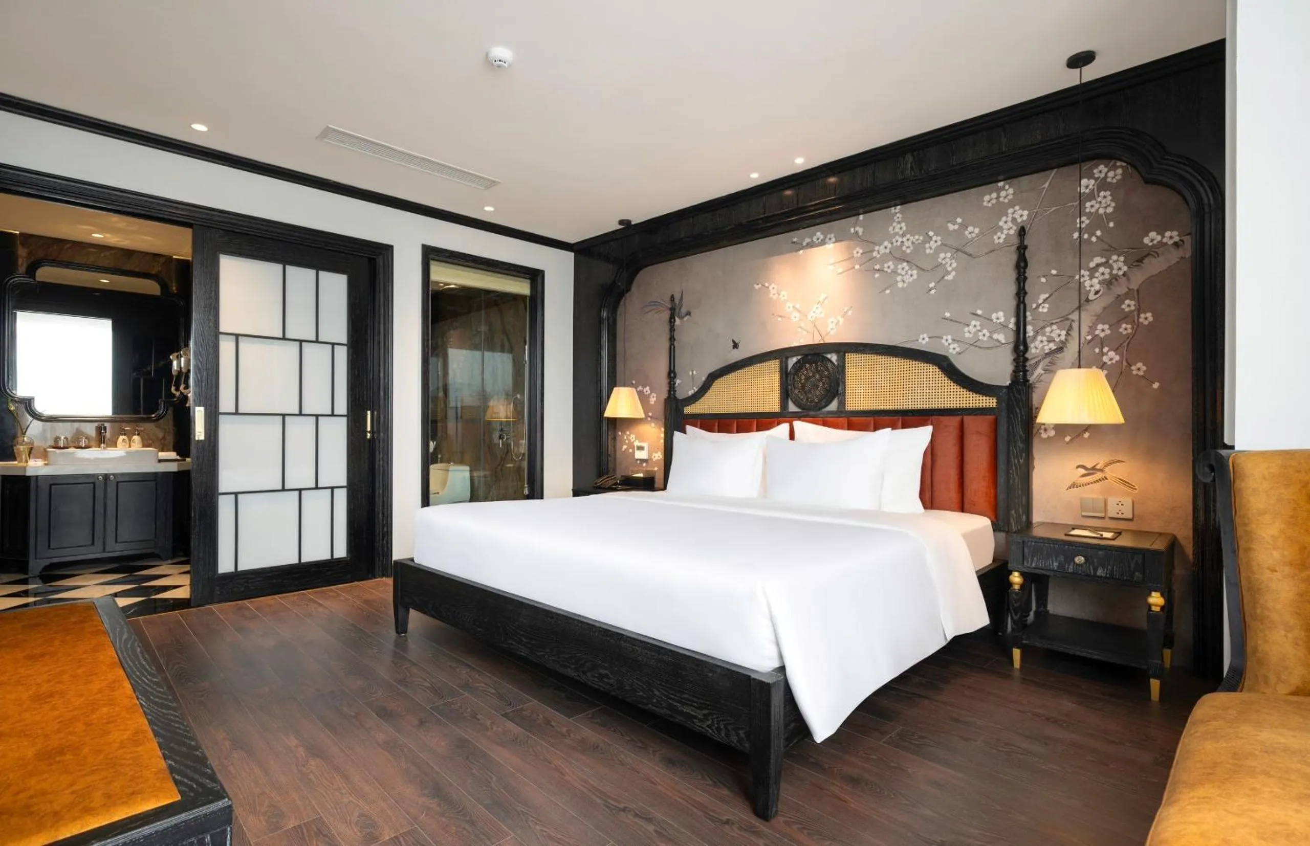 Bed in Luxe Paradise Premium Hotel Pham Hong Thai