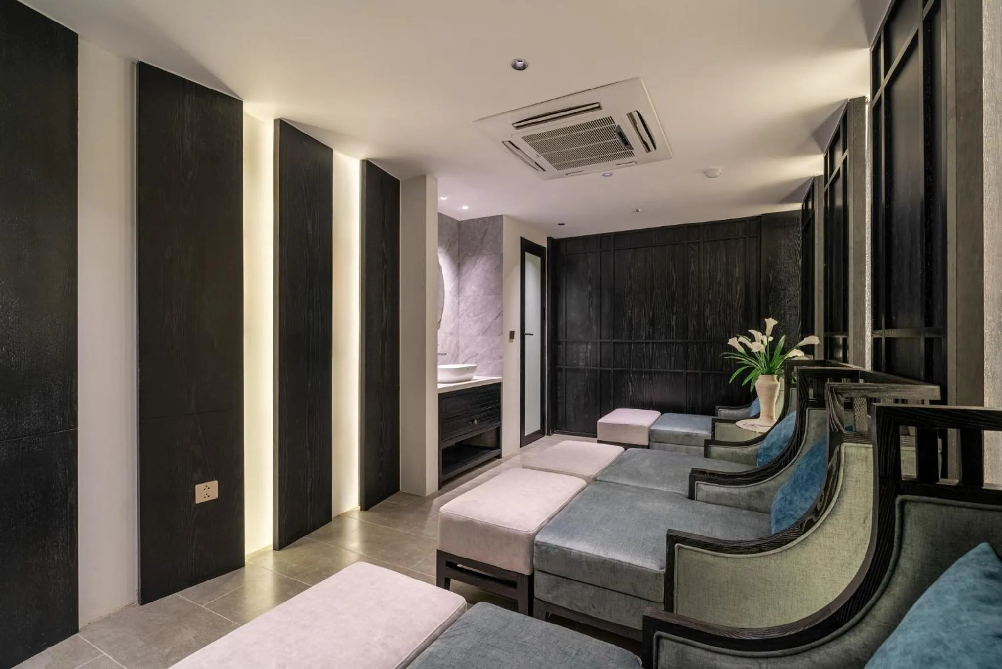 Massage in Luxe Paradise Premium Hotel Pham Hong Thai