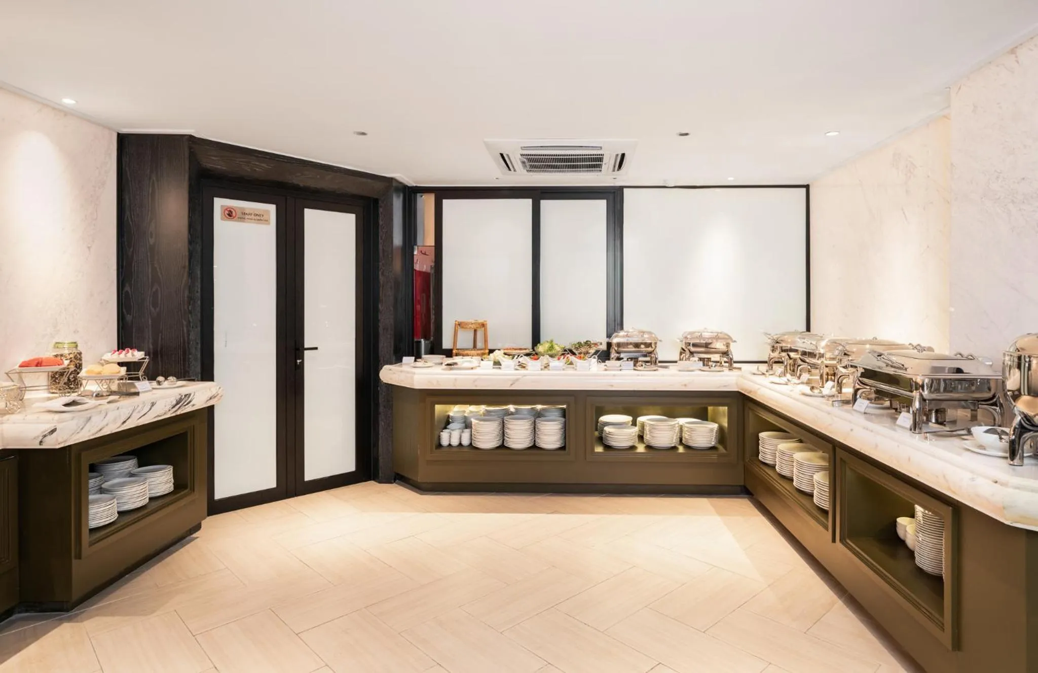 Restaurant/places to eat in Luxe Paradise Premium Hotel Pham Hong Thai