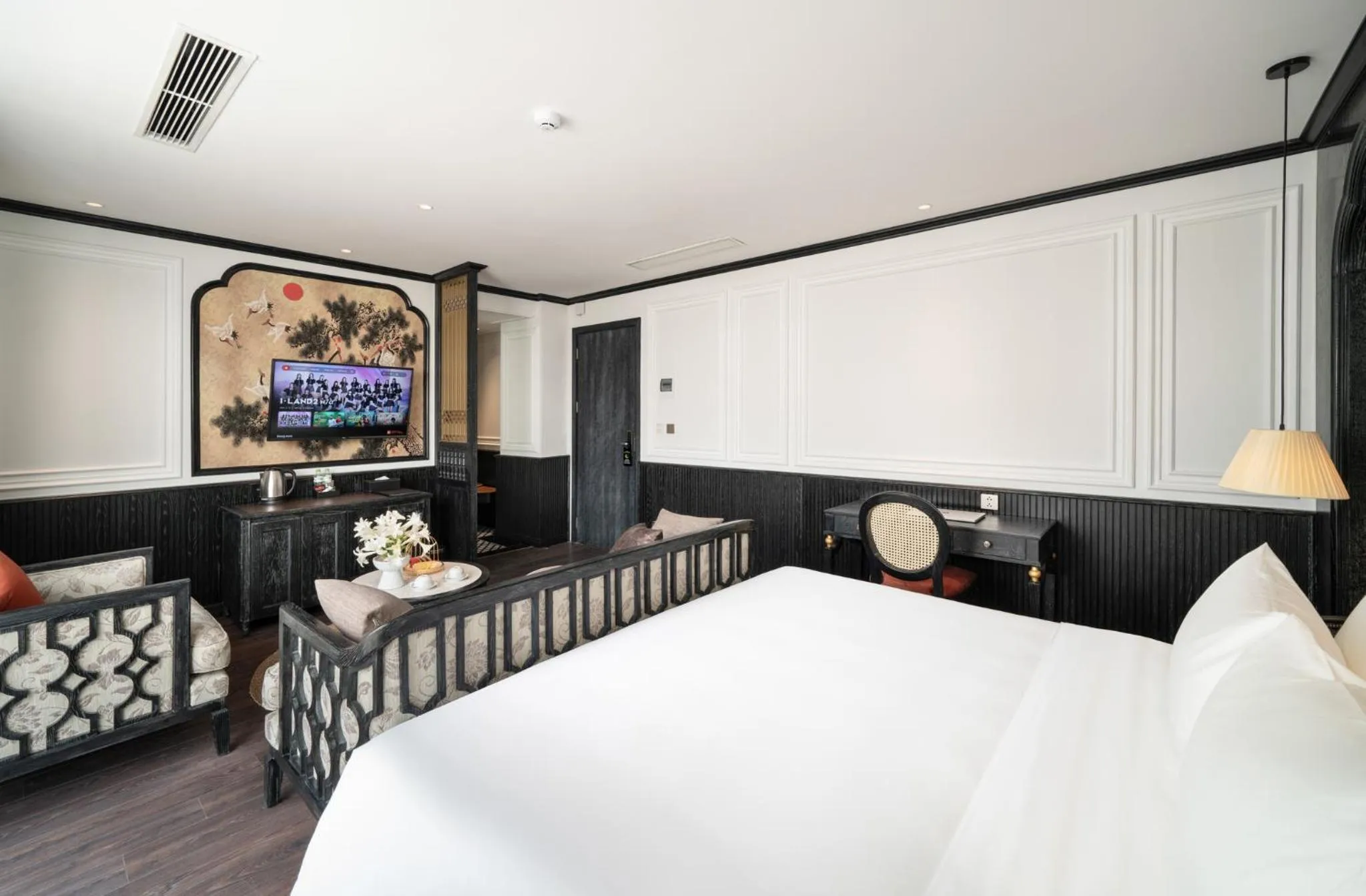 Bed in Luxe Paradise Premium Hotel Pham Hong Thai