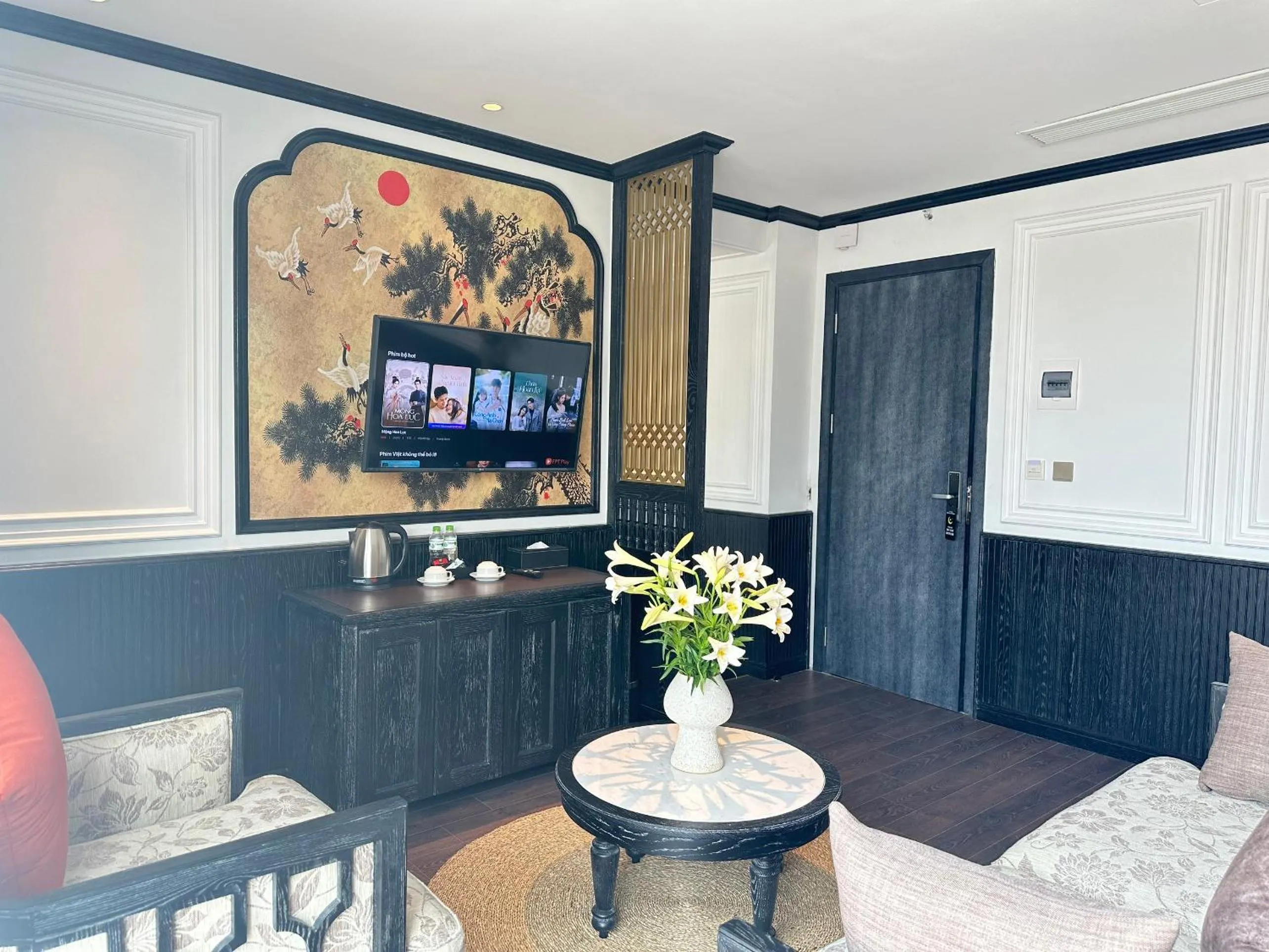 TV and multimedia in Luxe Paradise Premium Hotel Pham Hong Thai