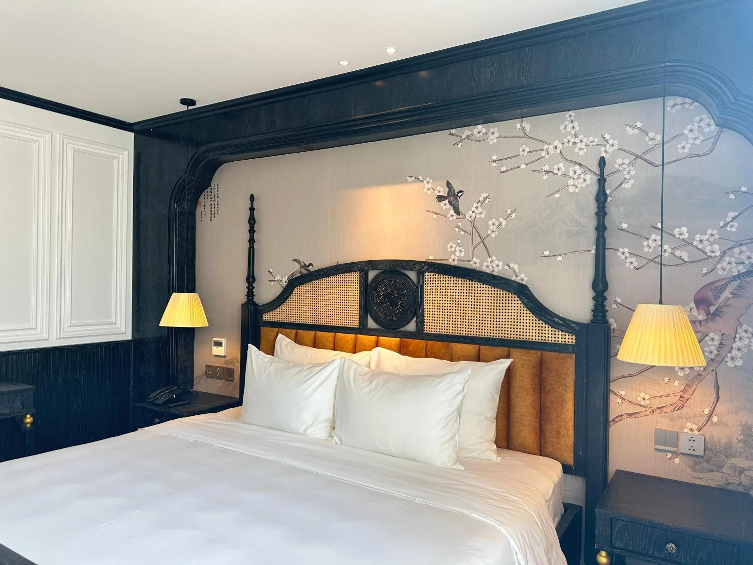 Bed in Luxe Paradise Premium Hotel Pham Hong Thai