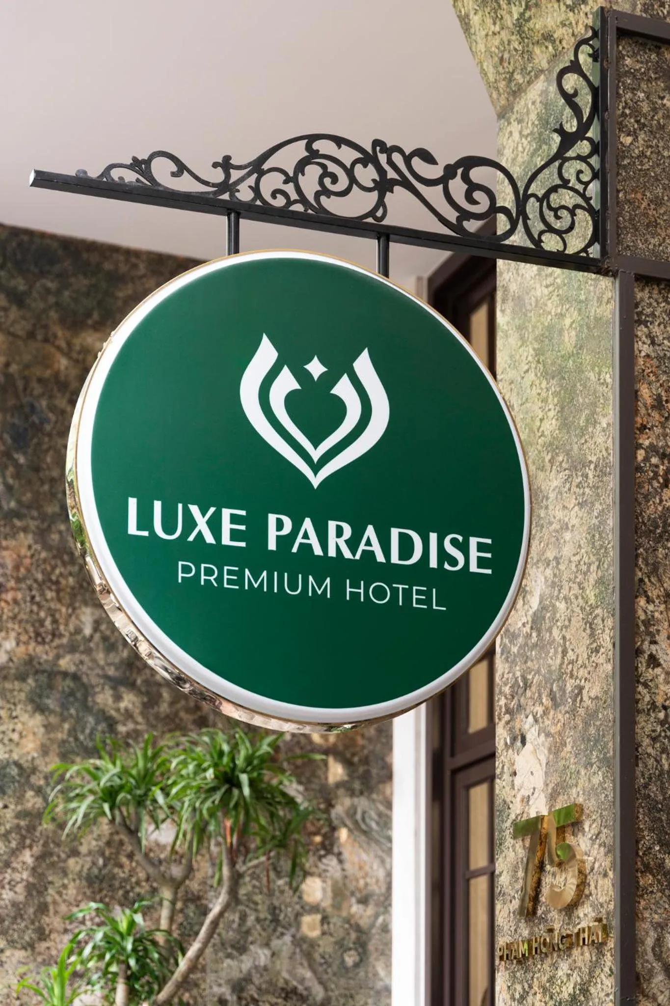 Logo/Certificate/Sign in Luxe Paradise Premium Hotel Pham Hong Thai