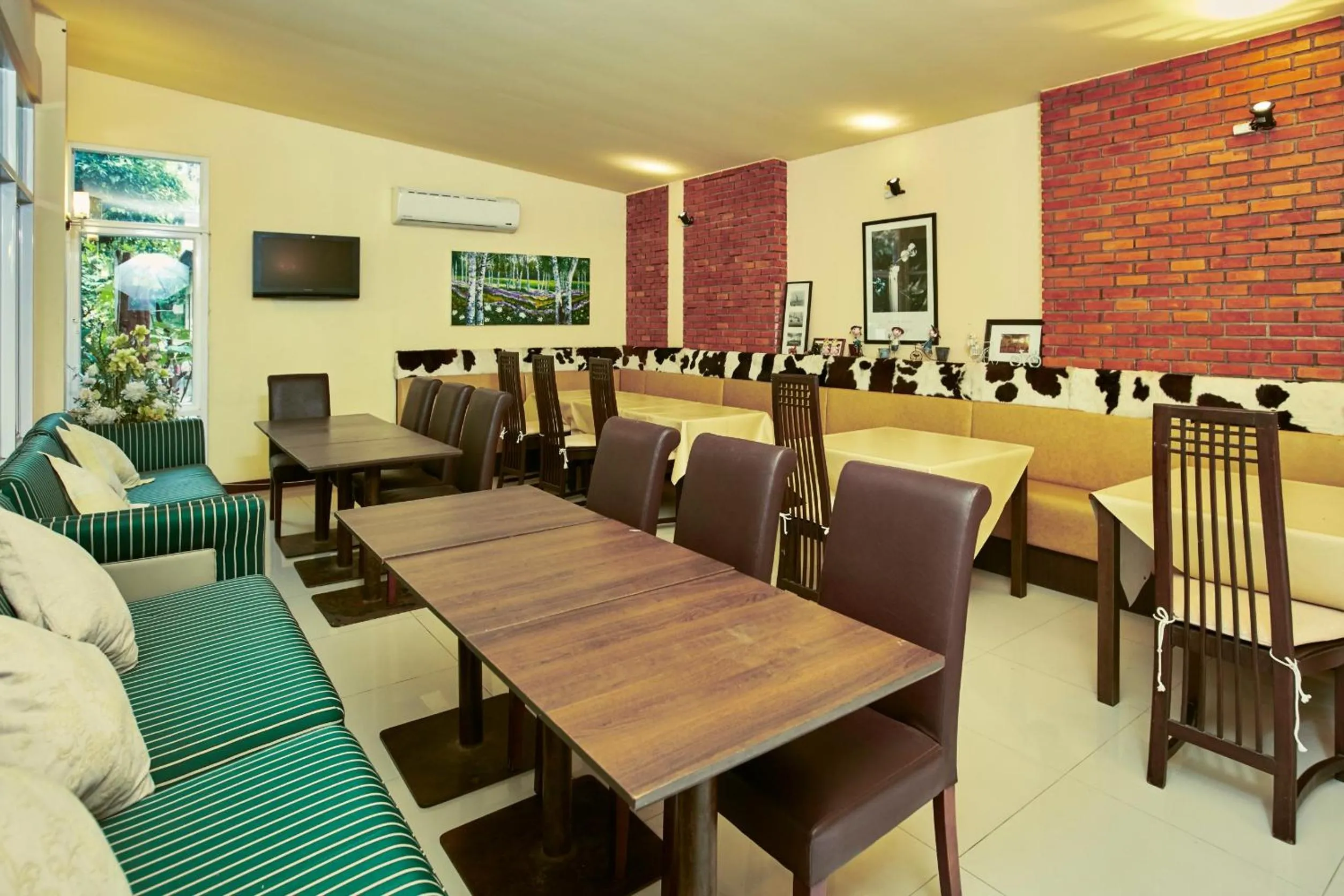 Restaurant/places to eat in Kong Garden Resort