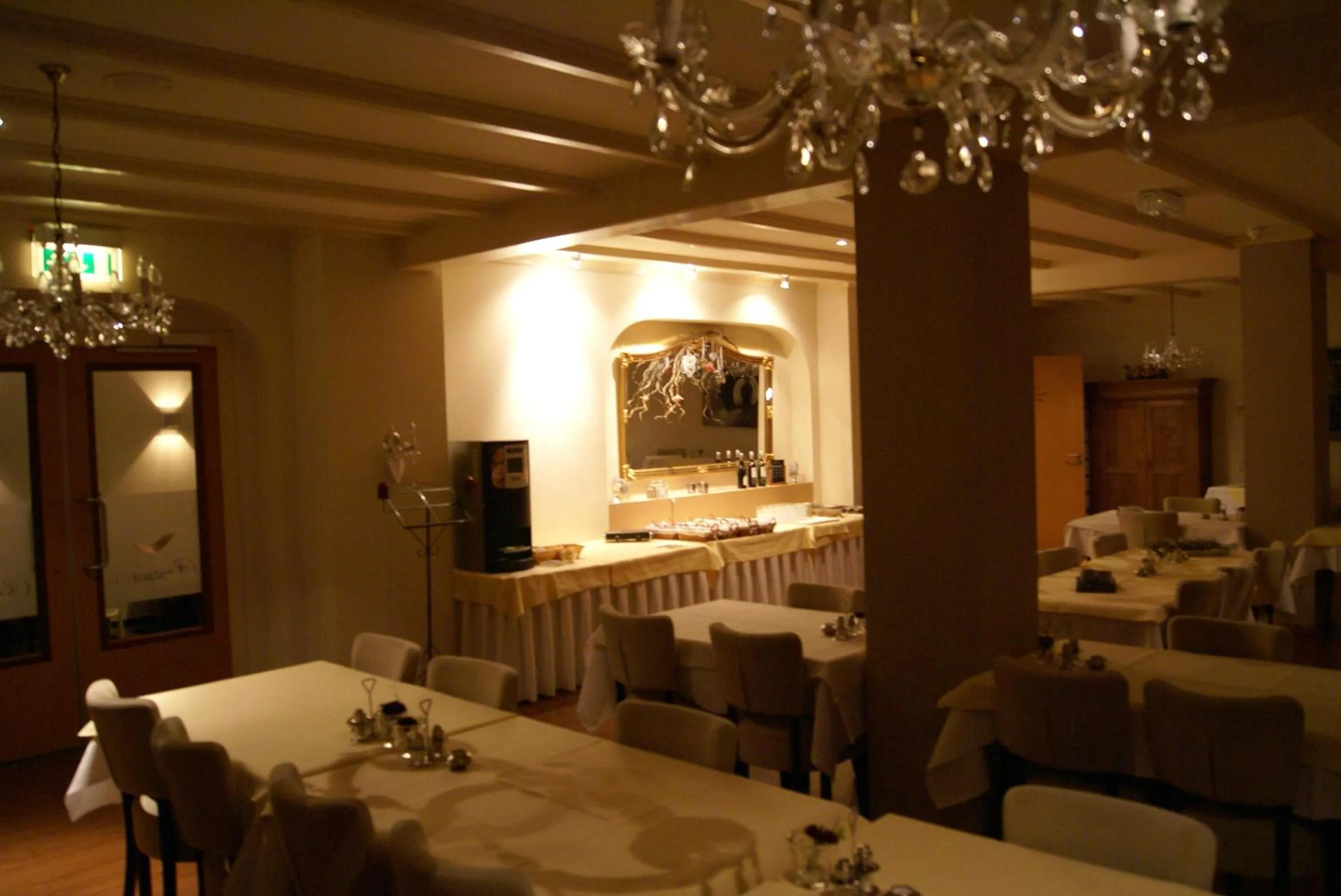 Restaurant/places to eat in Hotel Bemelmans