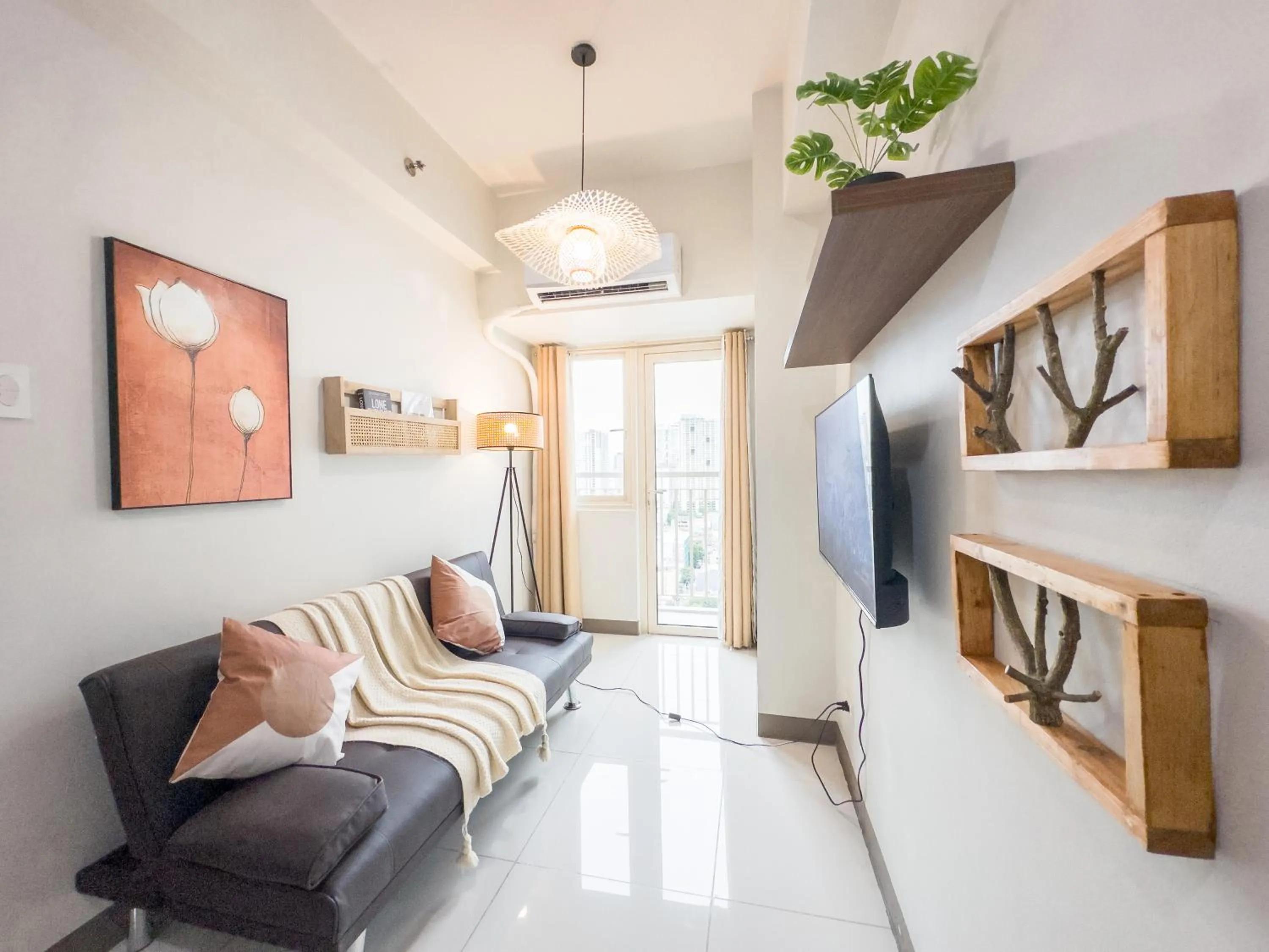 TV and multimedia in GemstoneBR in SMDC Coast Residences