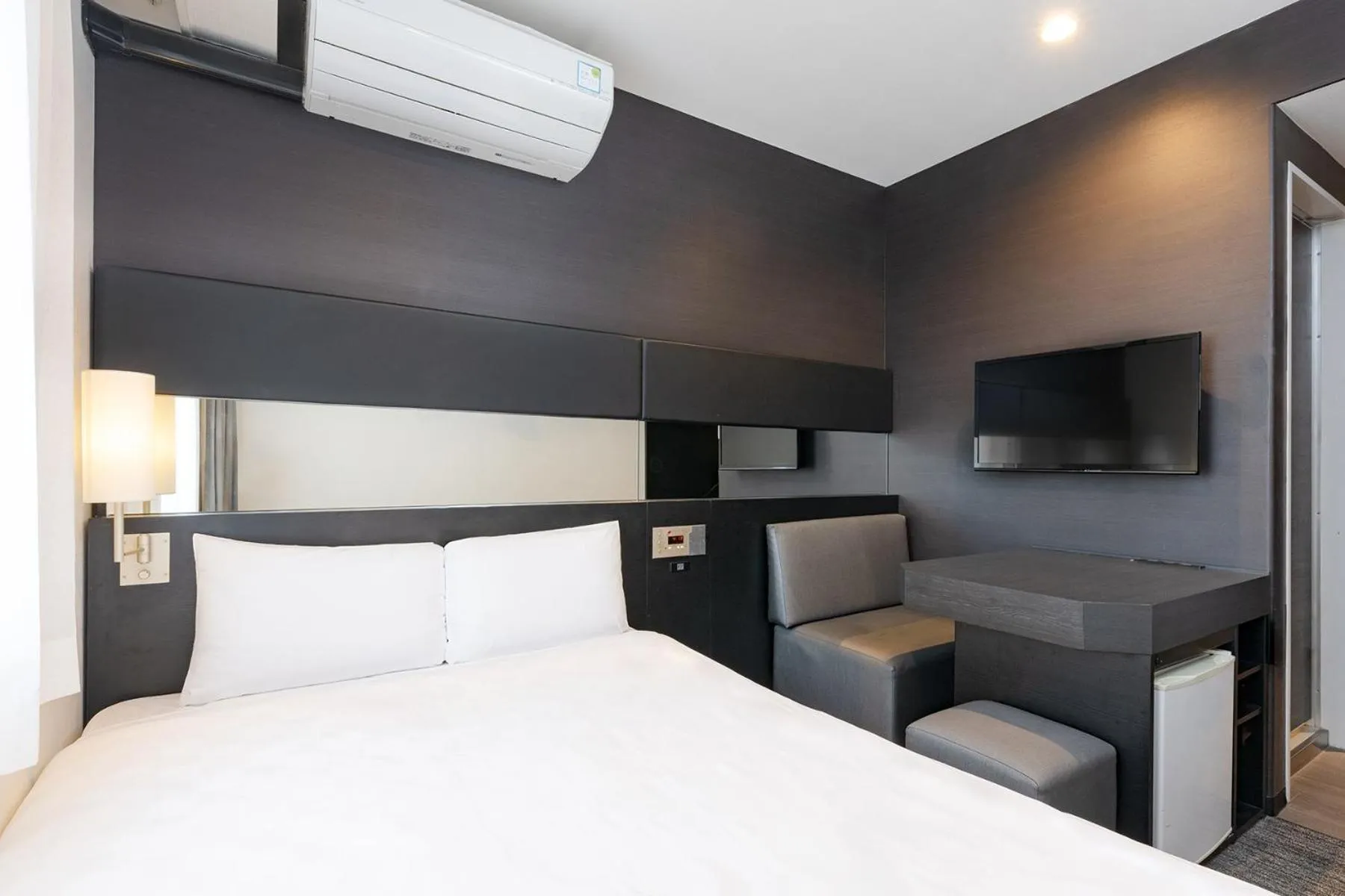 Bed in The OneFive Osaka Namba Dotonbori