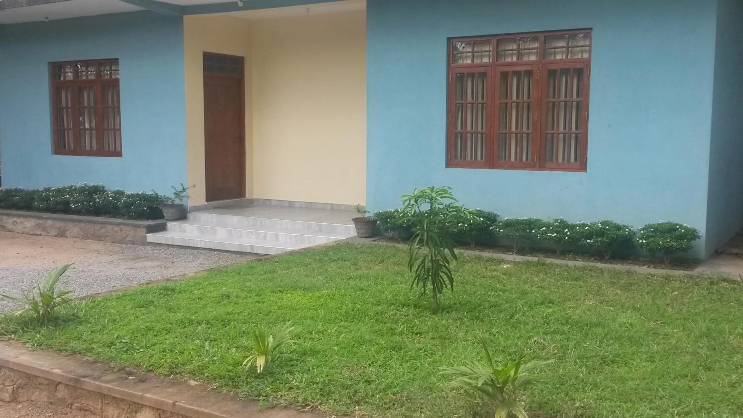 Facade/entrance in Hotel Gayan's