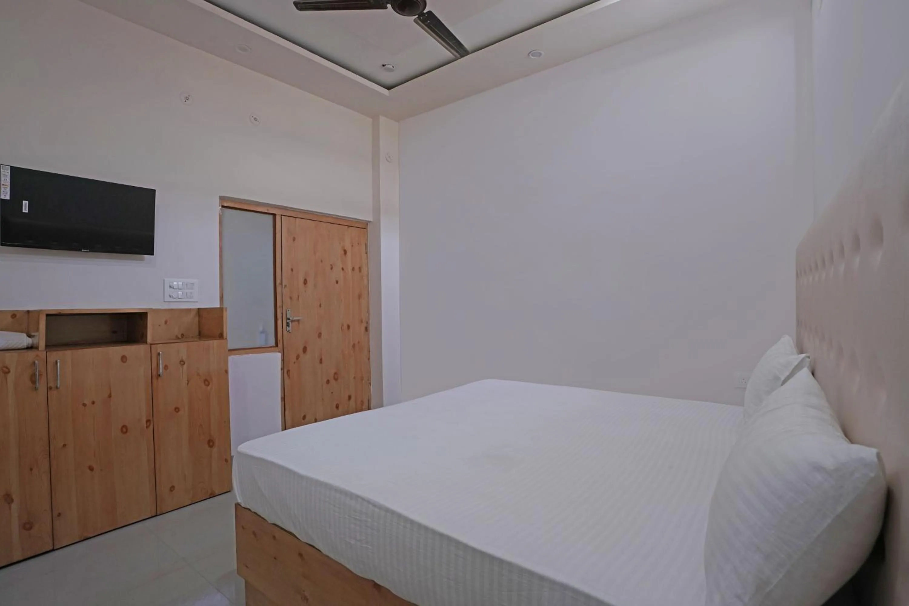 Bedroom, Bed in Hotel O Aditya Residency UK04