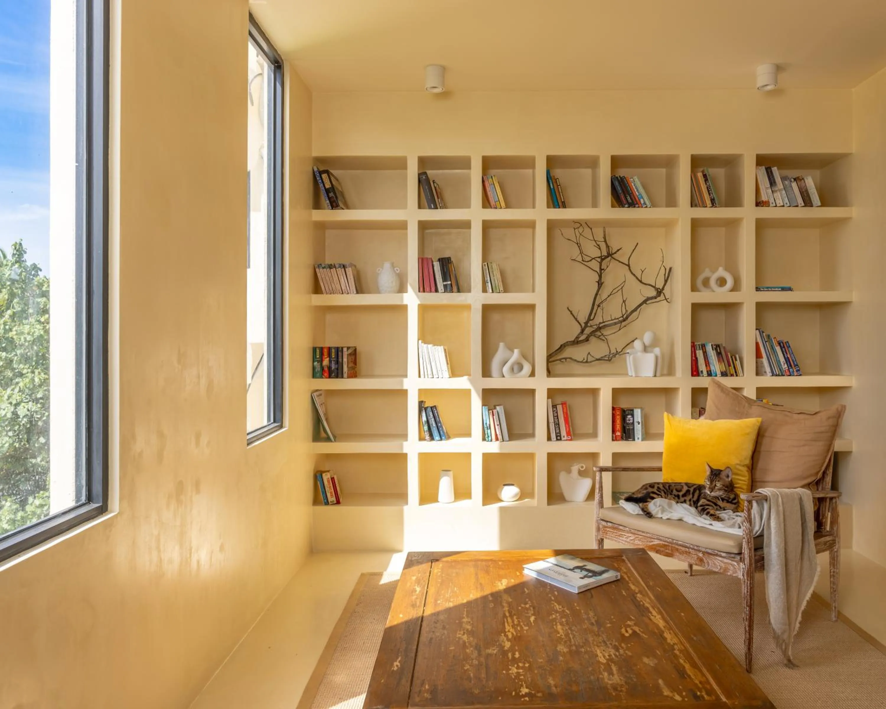 Library in Isla Retreat