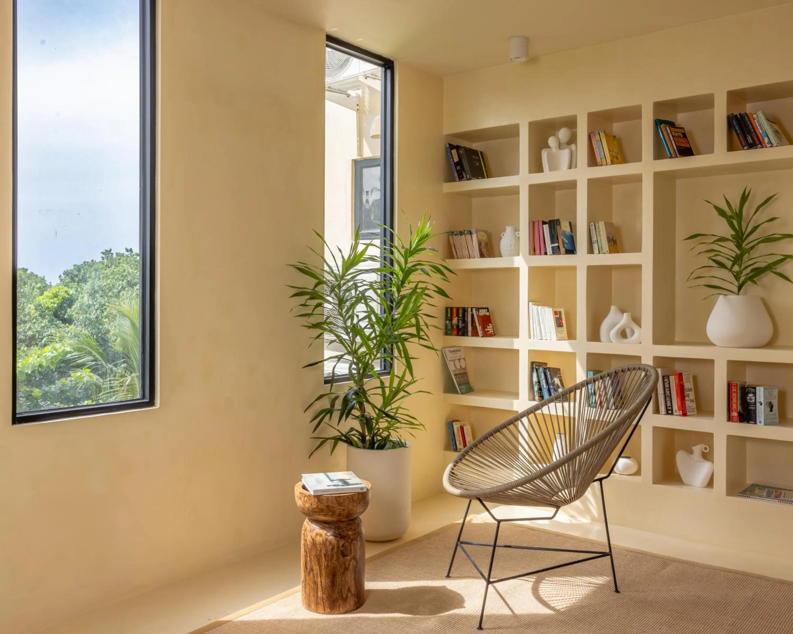 Library in Isla Retreat