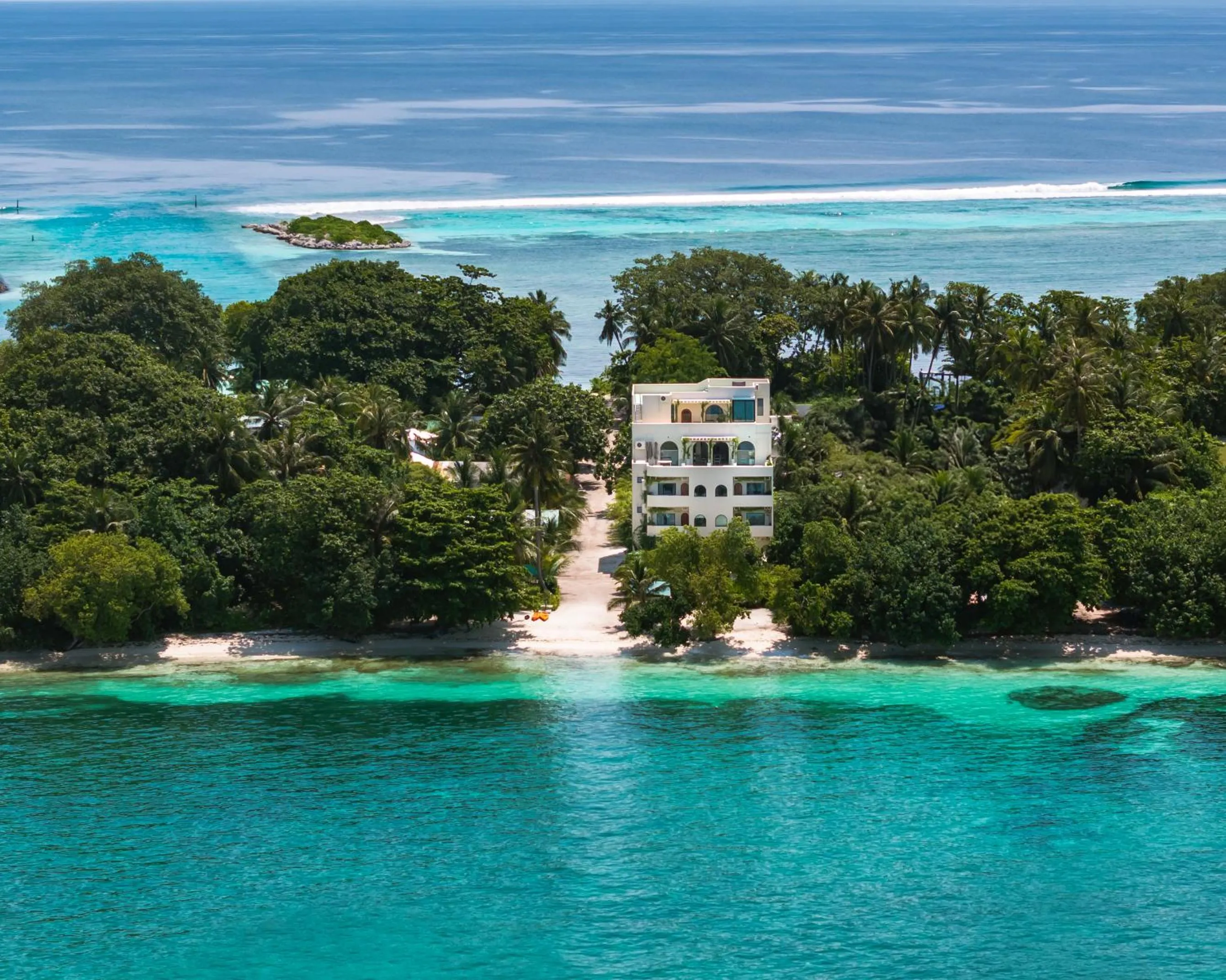 Property building in Isla Retreat