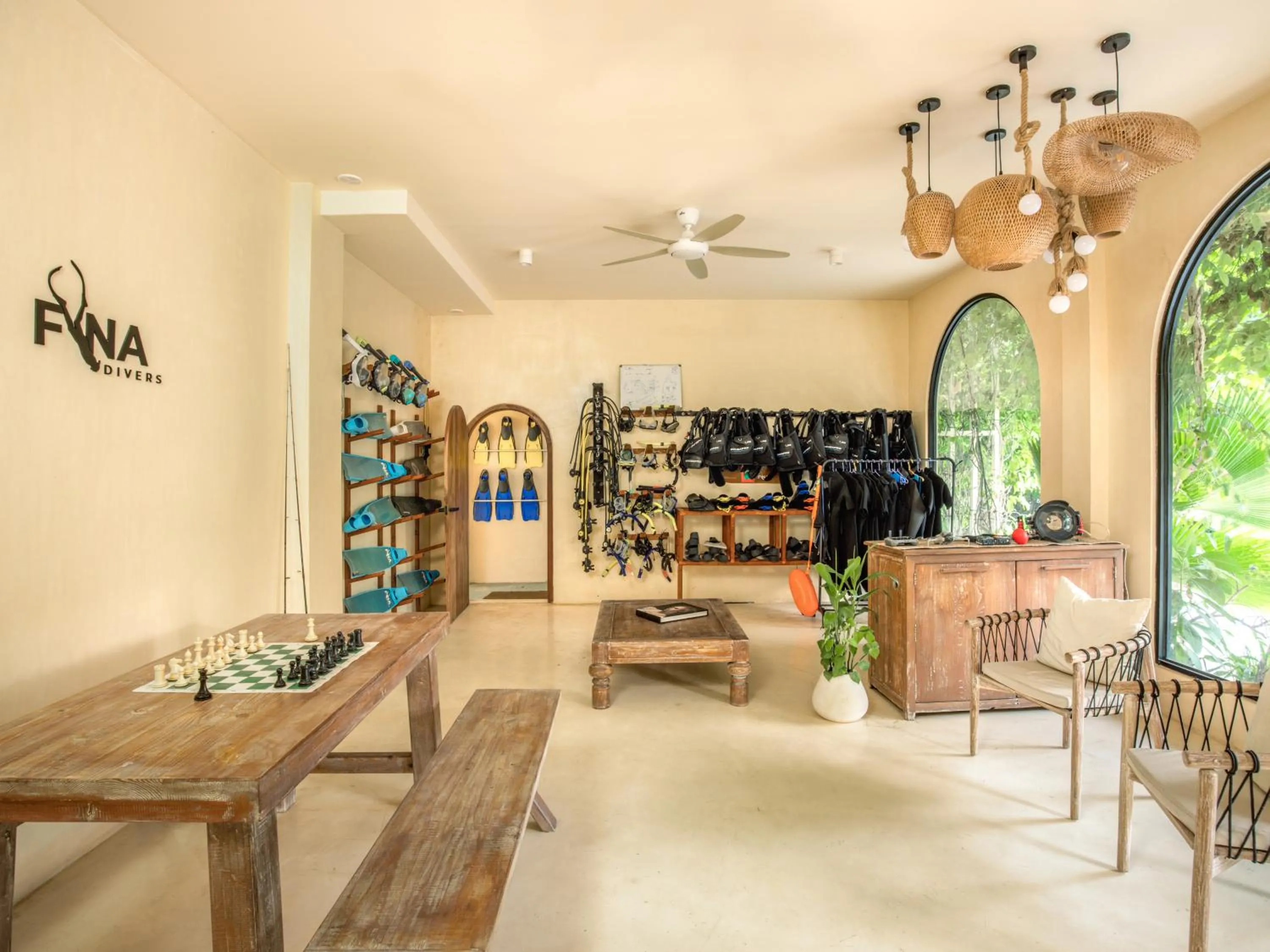 Diving in Isla Retreat