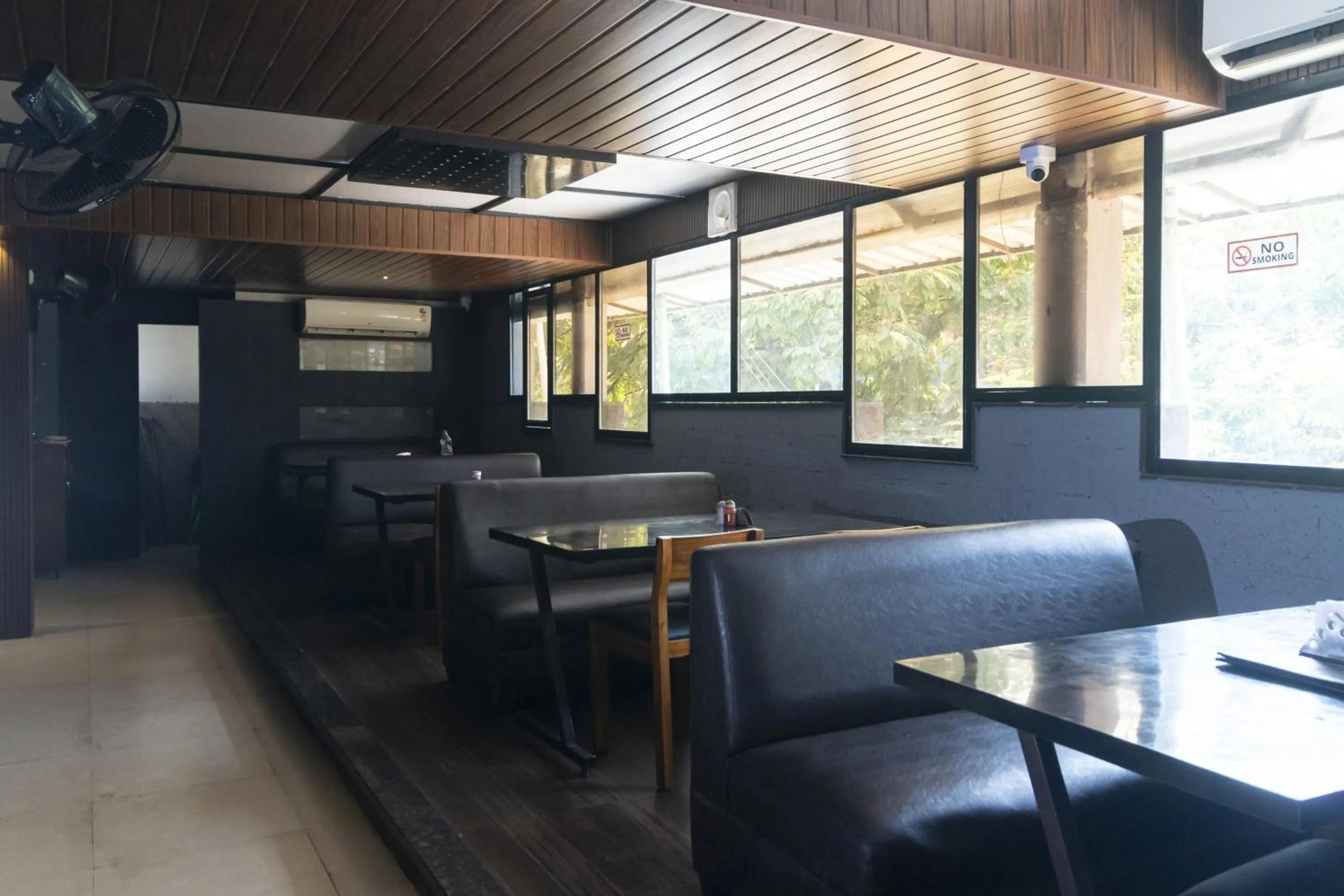 Restaurant/places to eat in Hotel Telehaus International