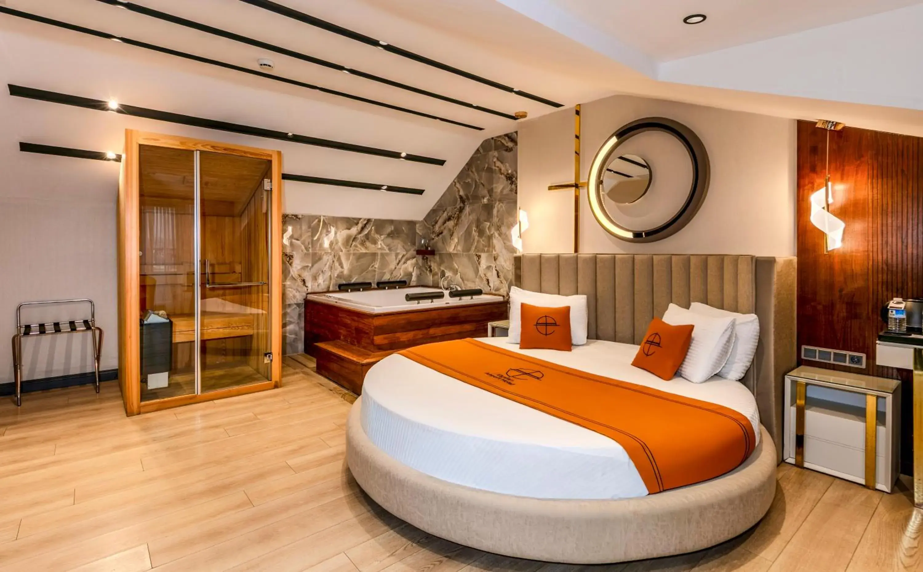 King Suite in Elysian Airport Hotel & Restaurant King Suite in Elysian Airport Hotel & Restaurant