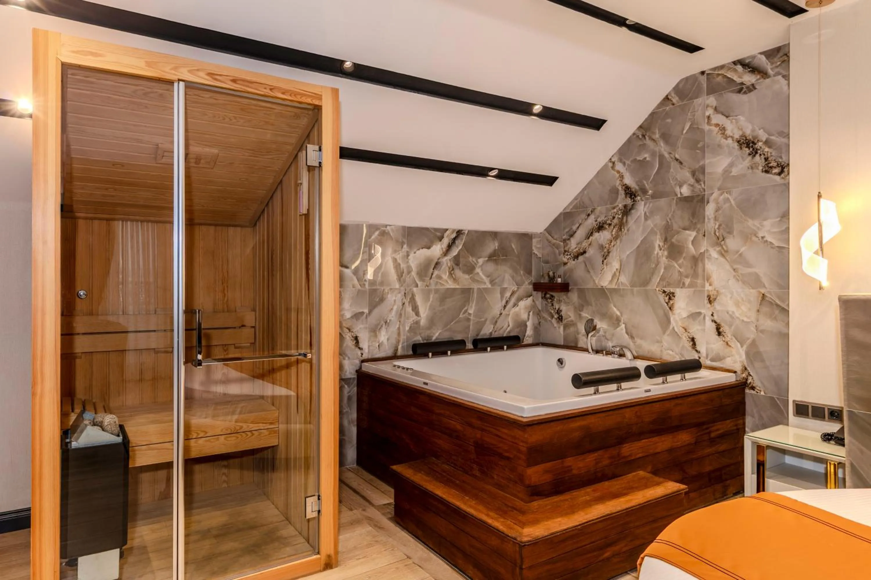 Bed in Elysian Airport Hotel & Restaurant