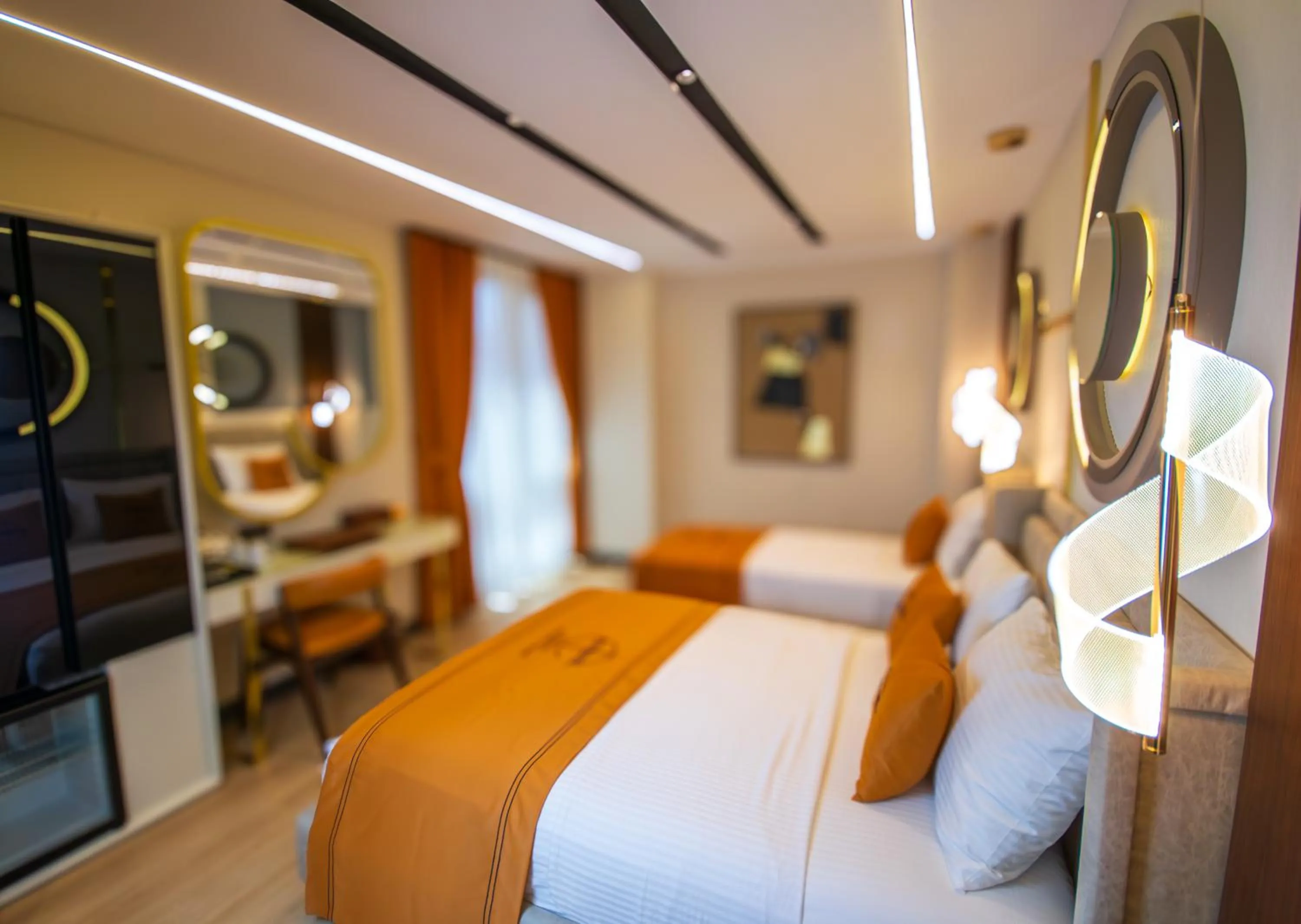 TV and multimedia, Bed in Elysian Airport Hotel & Restaurant