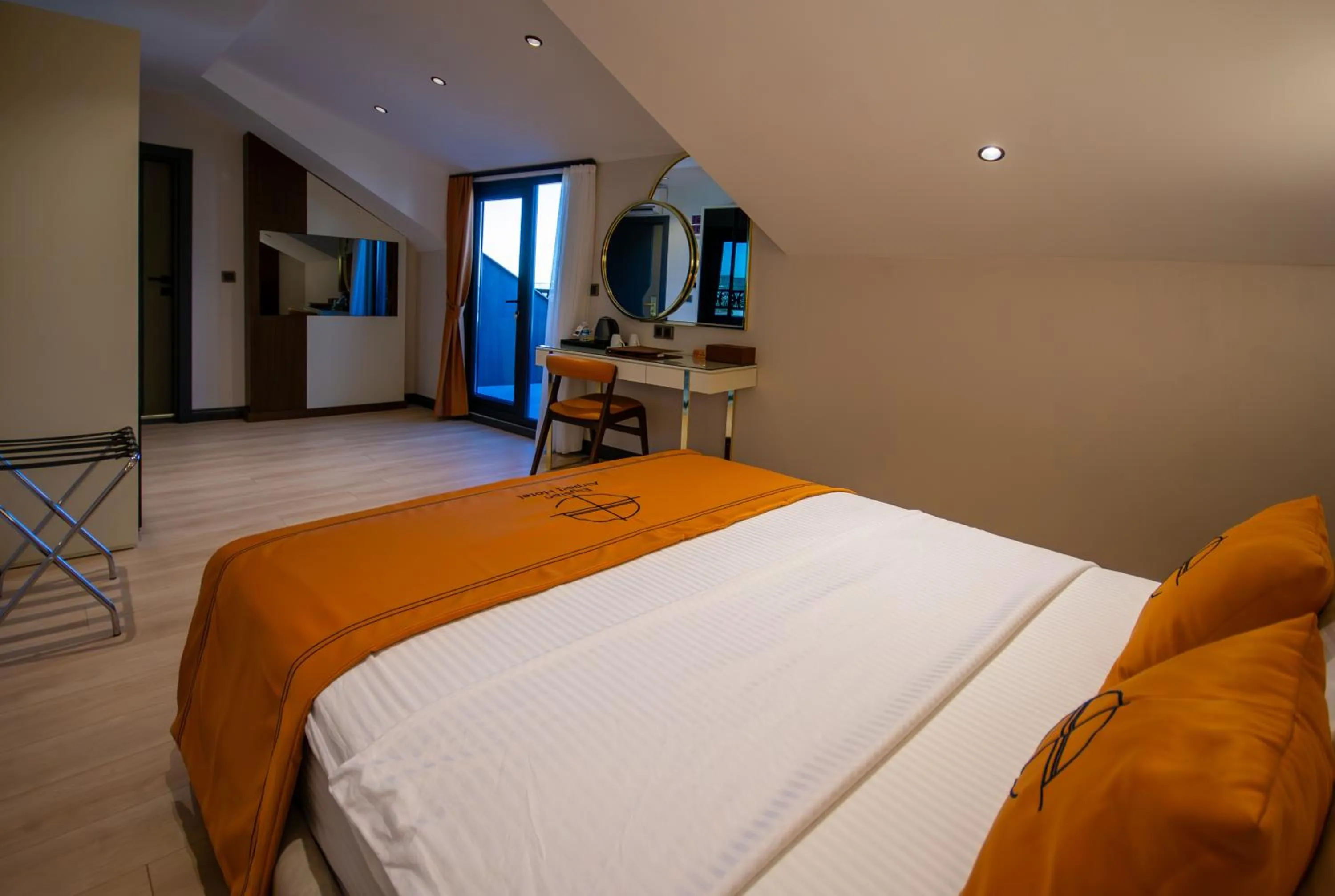 Bed in Elysian Airport Hotel & Restaurant