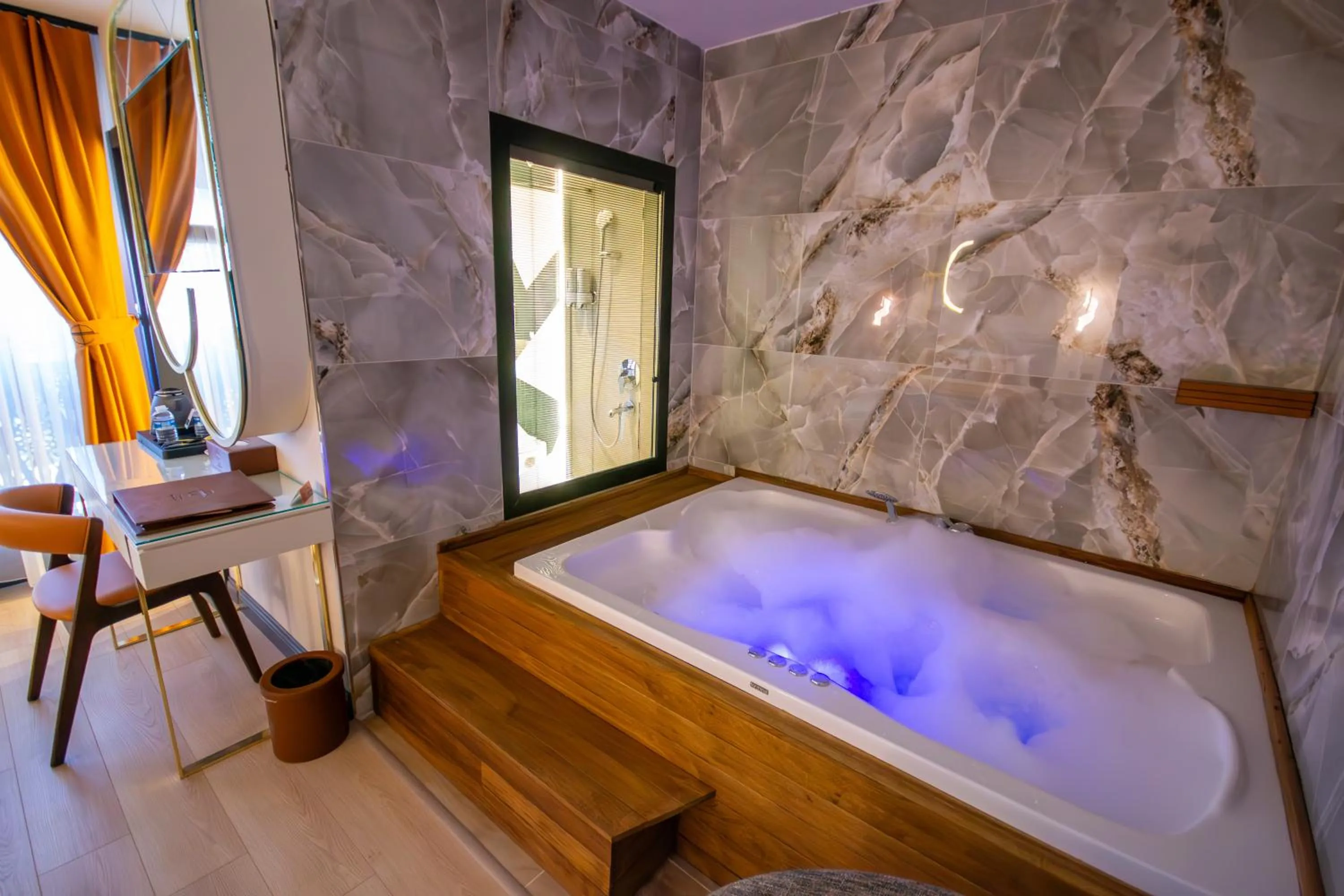 Bed in Elysian Airport Hotel & Restaurant