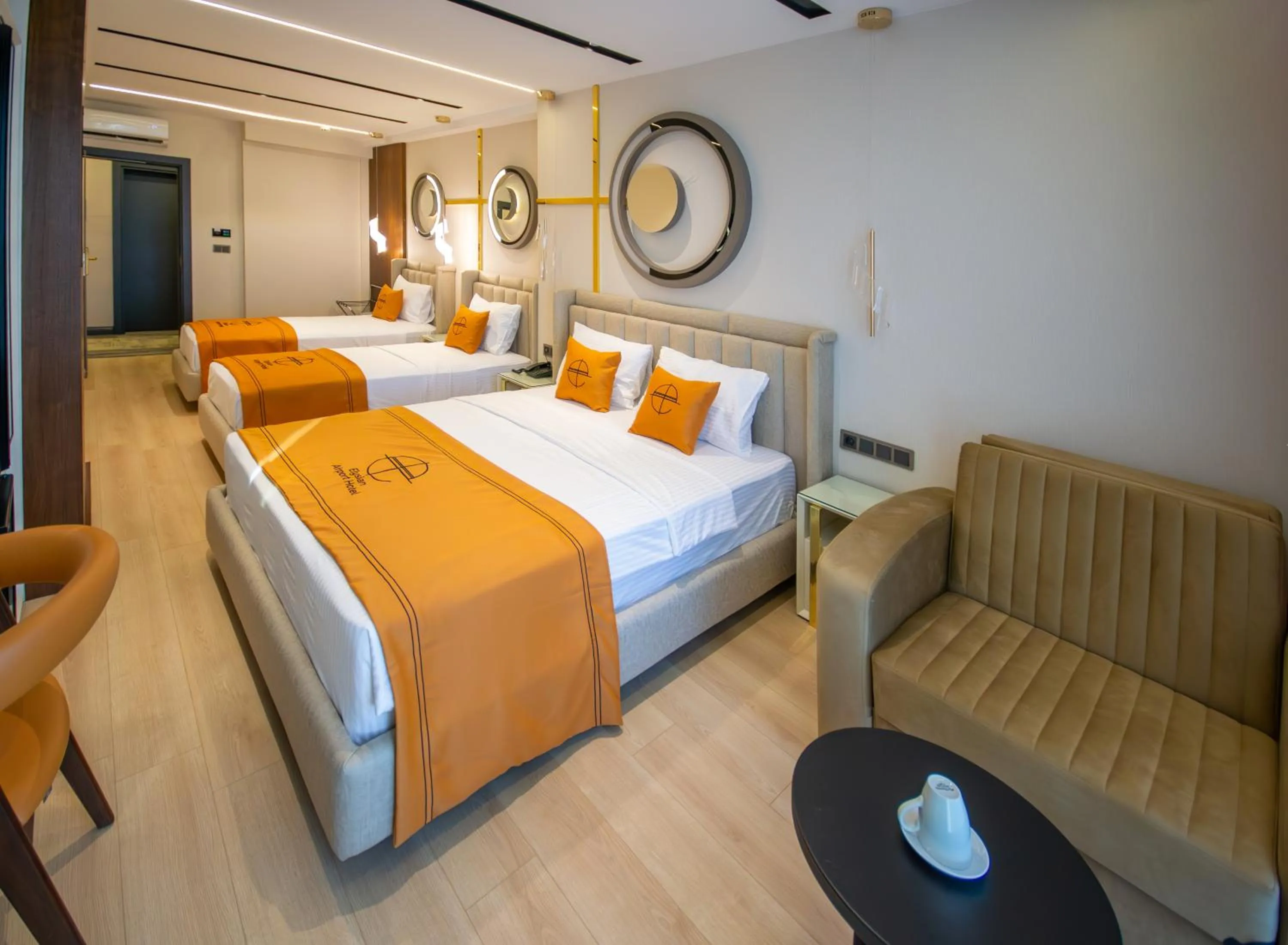 Bed in Elysian Airport Hotel & Restaurant