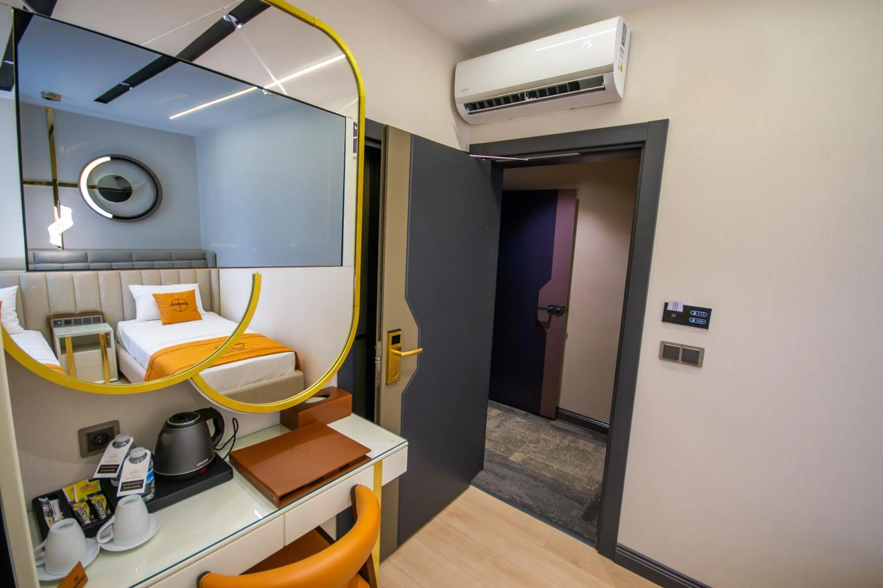 Bed in Elysian Airport Hotel & Restaurant