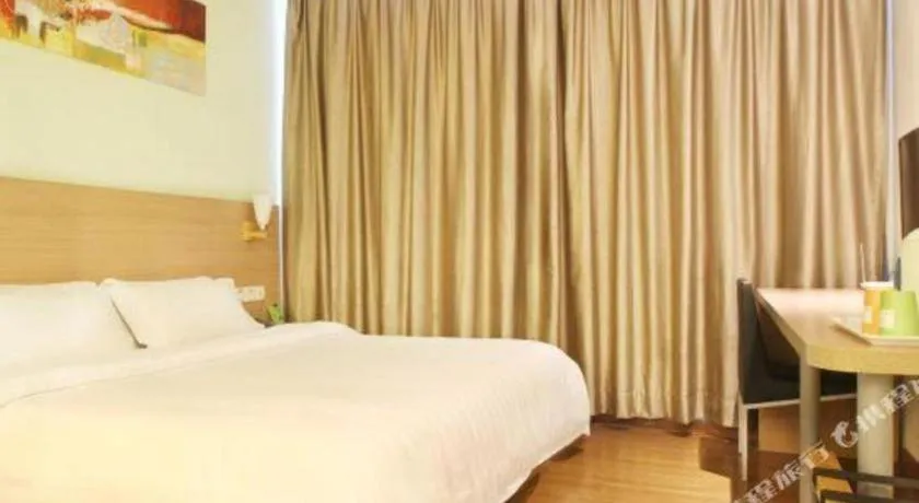 Bed in Yian Business Hotel