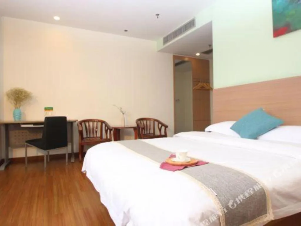 Bed in Yian Business Hotel