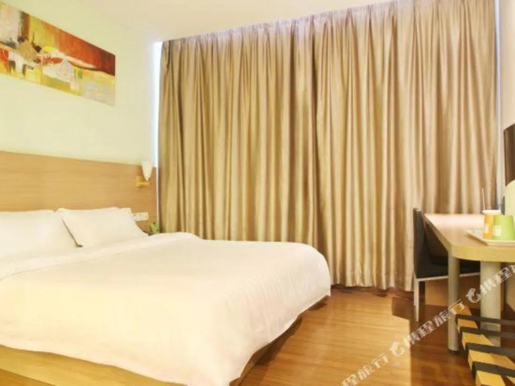 Bed in Yian Business Hotel