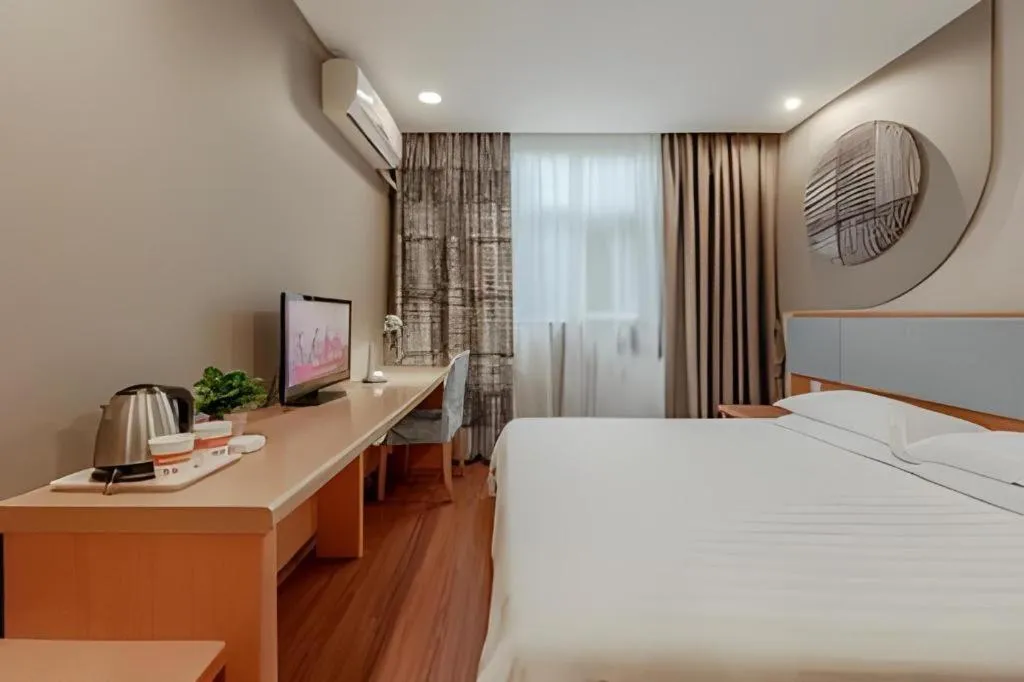 Bed in Home Inn Hotel Chengdu Gaoshengqiao Subway Station