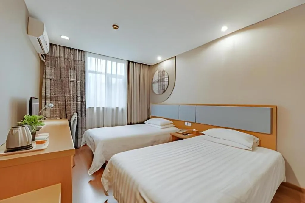 Bed in Home Inn Hotel Chengdu Gaoshengqiao Subway Station