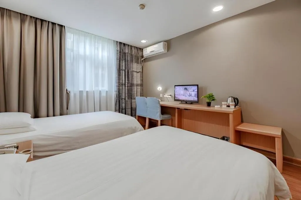 Bed in Home Inn Hotel Chengdu Gaoshengqiao Subway Station