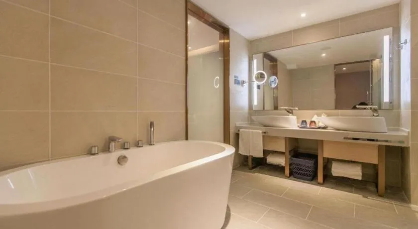 Lavande Hotel Wuhan Houhu Avenue Xingye Road