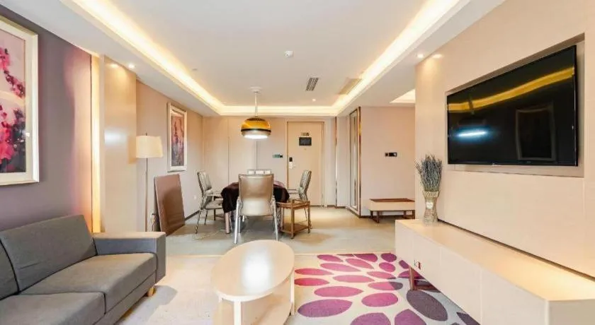 Lavande Hotel Wuhan Houhu Avenue Xingye Road