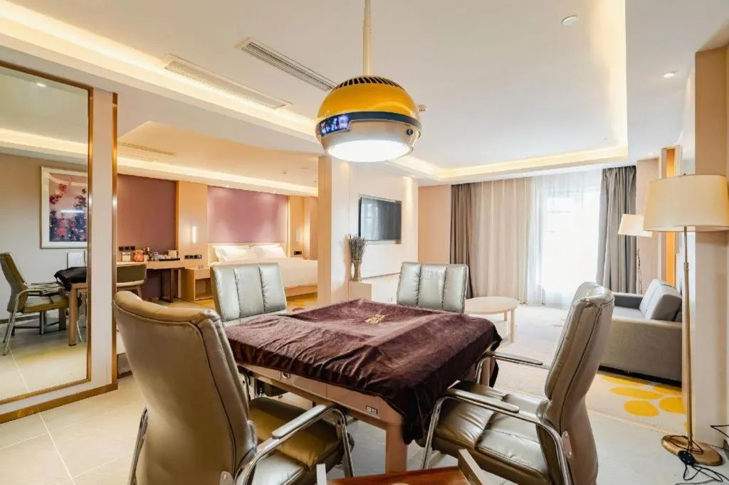 Lavande Hotel Wuhan Houhu Avenue Xingye Road
