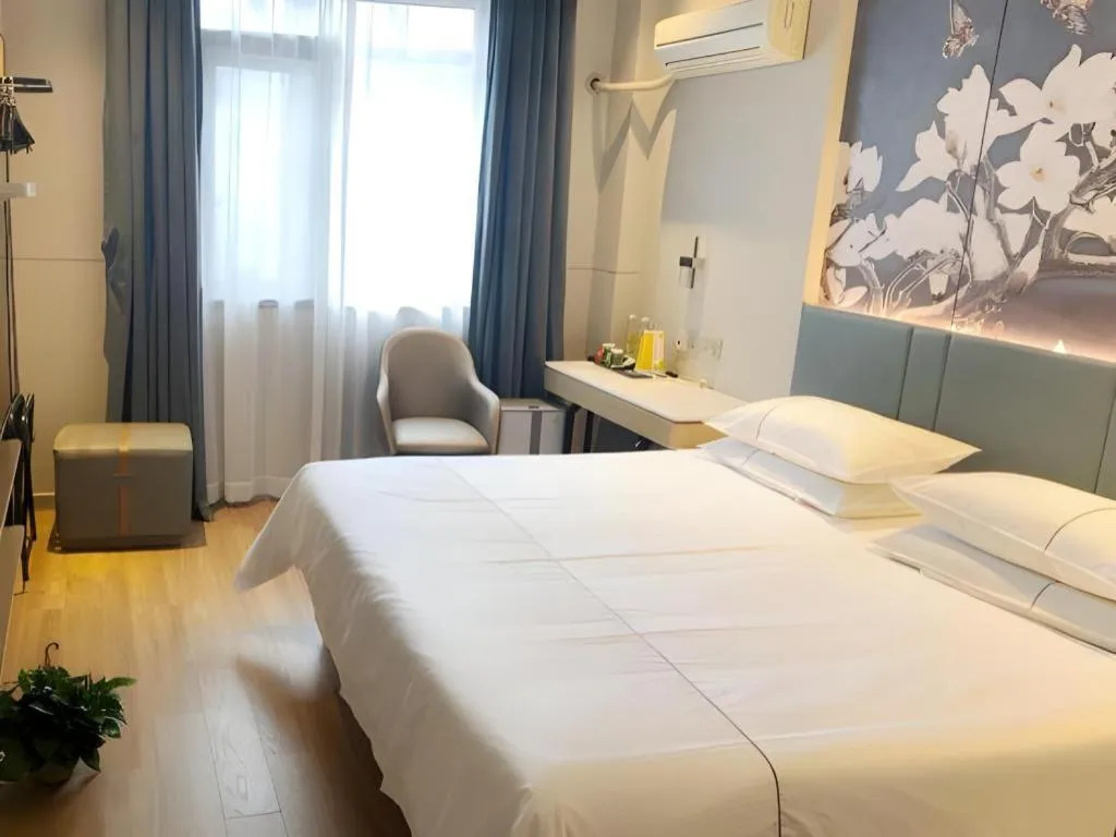 Bed in Jinjiang Inn Wuxi Liangqing Road Wanda Plaza Yunhe Bay Industrial Center