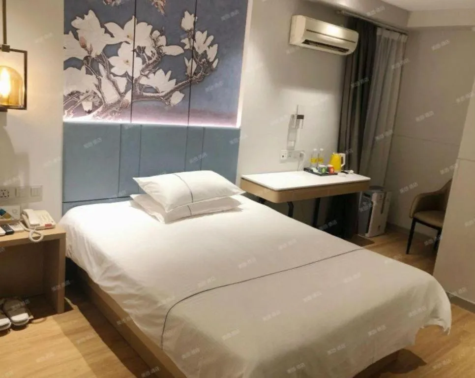 Bed in Jinjiang Inn Wuxi Liangqing Road Wanda Plaza Yunhe Bay Industrial Center