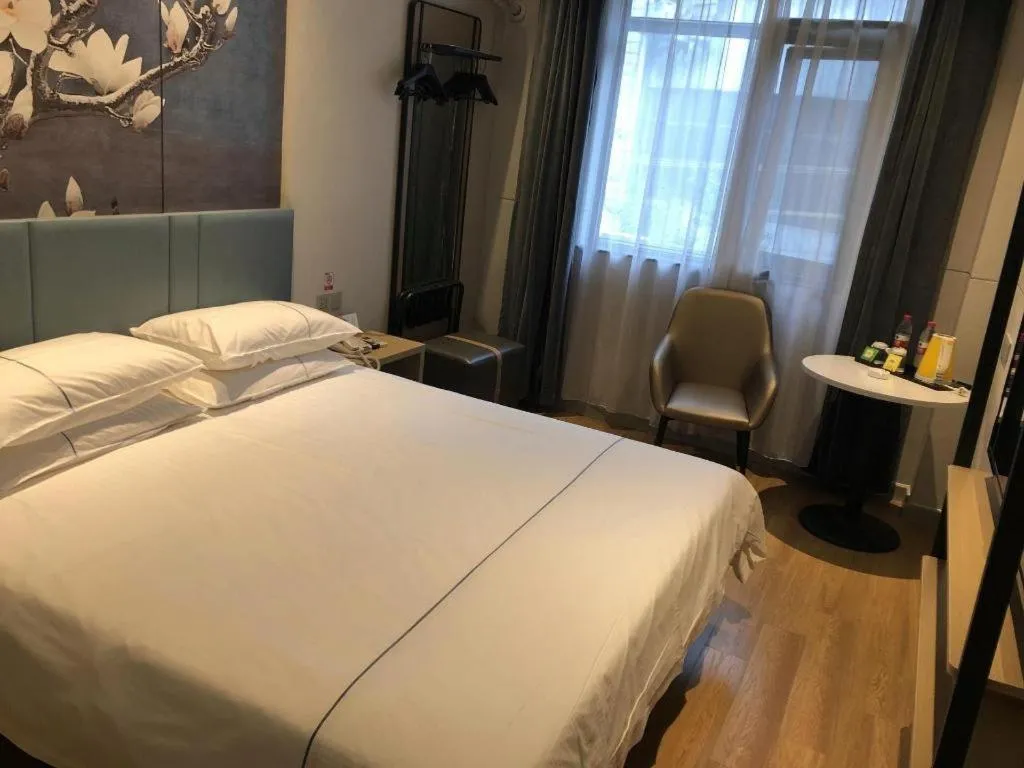 Bed in Jinjiang Inn Wuxi Liangqing Road Wanda Plaza Yunhe Bay Industrial Center