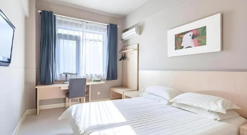 Bed in Jinjiang Inn Wuxi Liangqing Road Wanda Plaza Yunhe Bay Industrial Center
