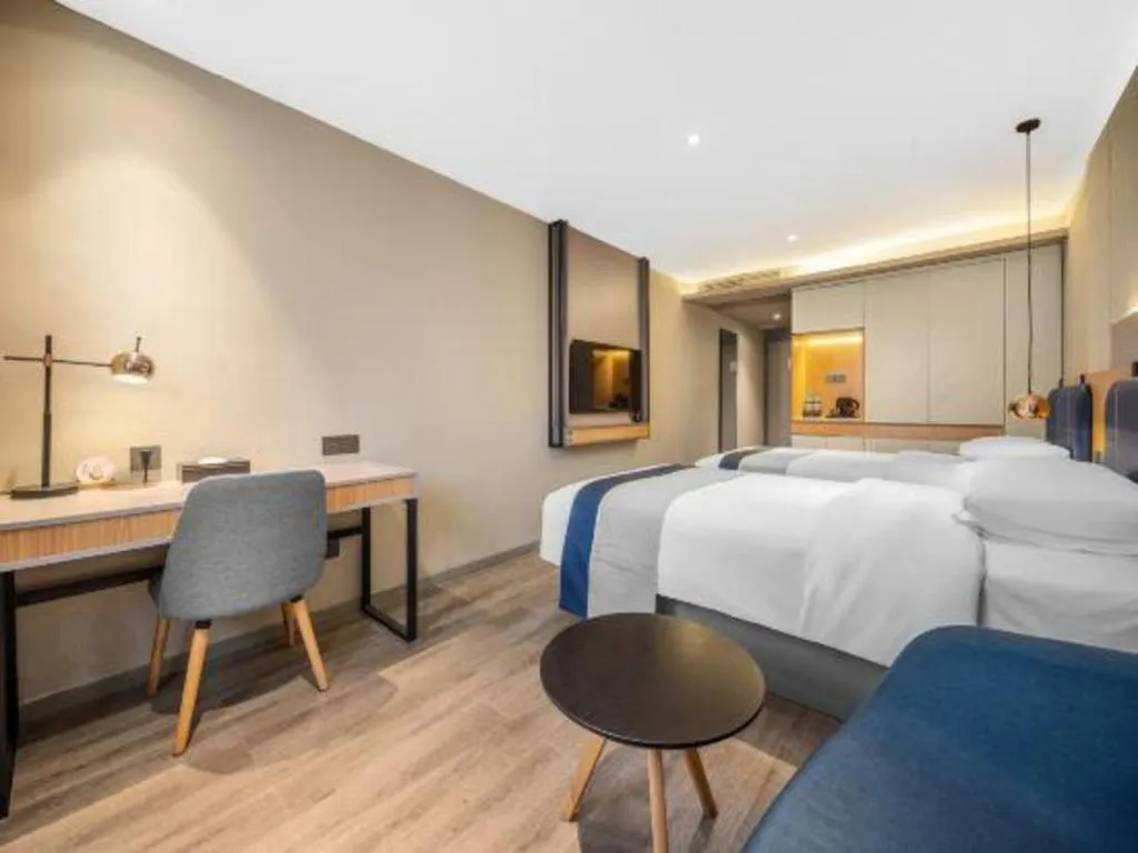 Bed in City Comfort Inn Hotel Wuhan Optics Valley Square Metro Station Zhongnan Minzu University