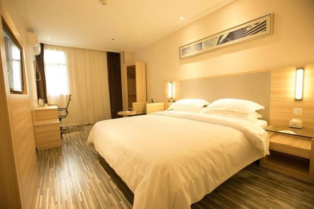 Bed in City Comfort Inn Hotel Wuhan Optics Valley Square Metro Station Zhongnan Minzu University