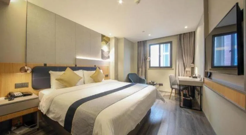 Bed in City Comfort Inn Hotel Wuhan Optics Valley Square Metro Station Zhongnan Minzu University