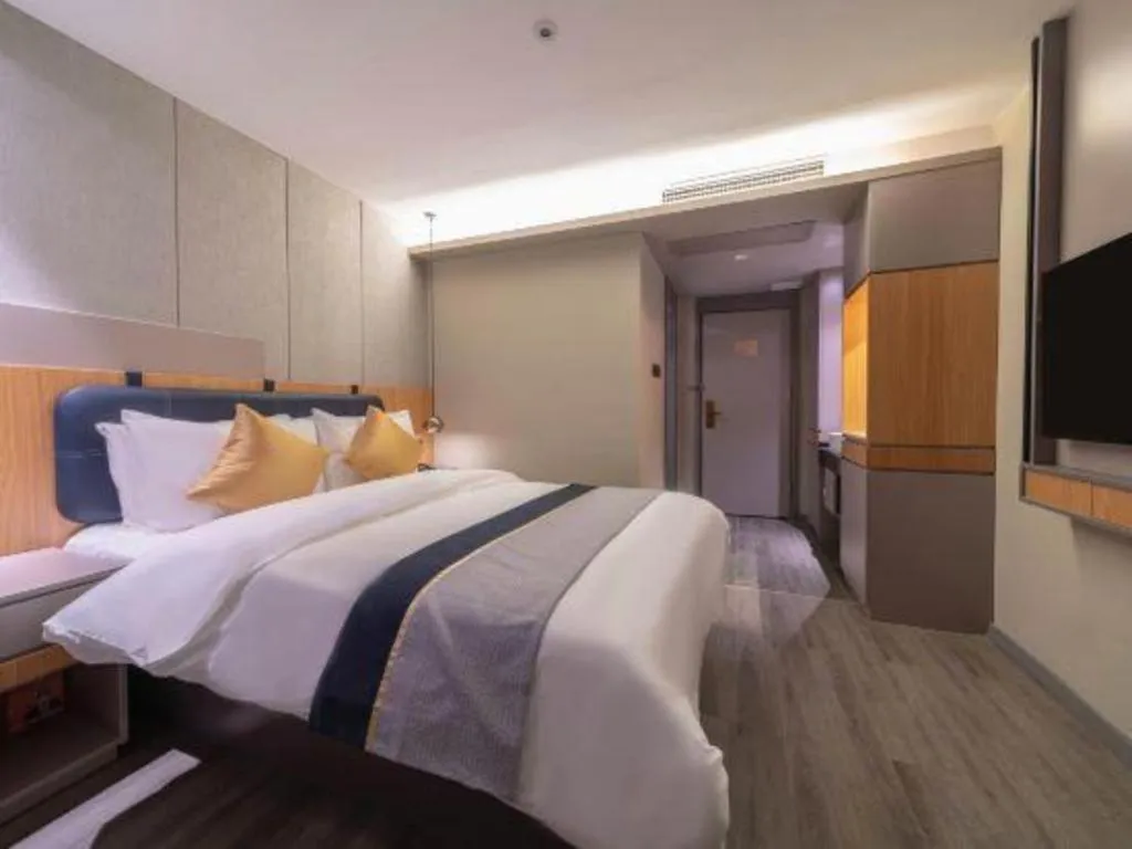 Bed in City Comfort Inn Hotel Wuhan Optics Valley Square Metro Station Zhongnan Minzu University
