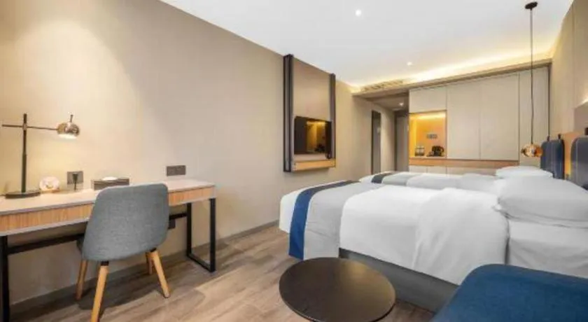 Bed in City Comfort Inn Hotel Wuhan Optics Valley Square Metro Station Zhongnan Minzu University