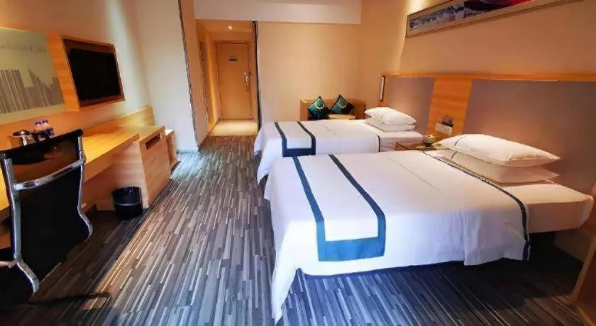 Bed in City Comfort Inn Hotel Wuhan Optics Valley Square Metro Station Zhongnan Minzu University