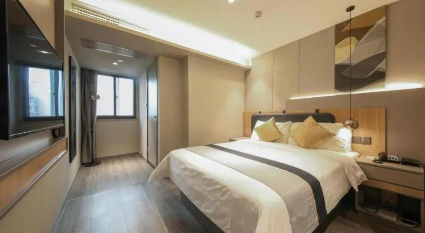 Bed in City Comfort Inn Hotel Wuhan Optics Valley Square Metro Station Zhongnan Minzu University