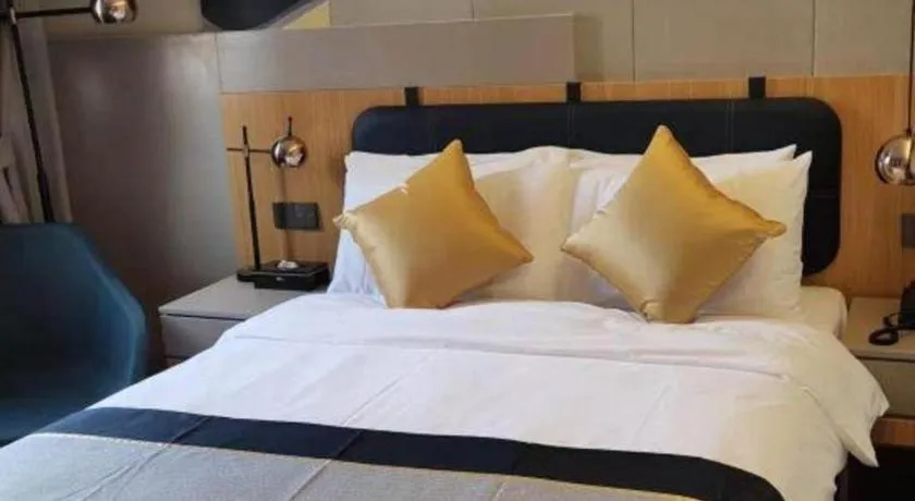 Bed in City Comfort Inn Hotel Wuhan Optics Valley Square Metro Station Zhongnan Minzu University