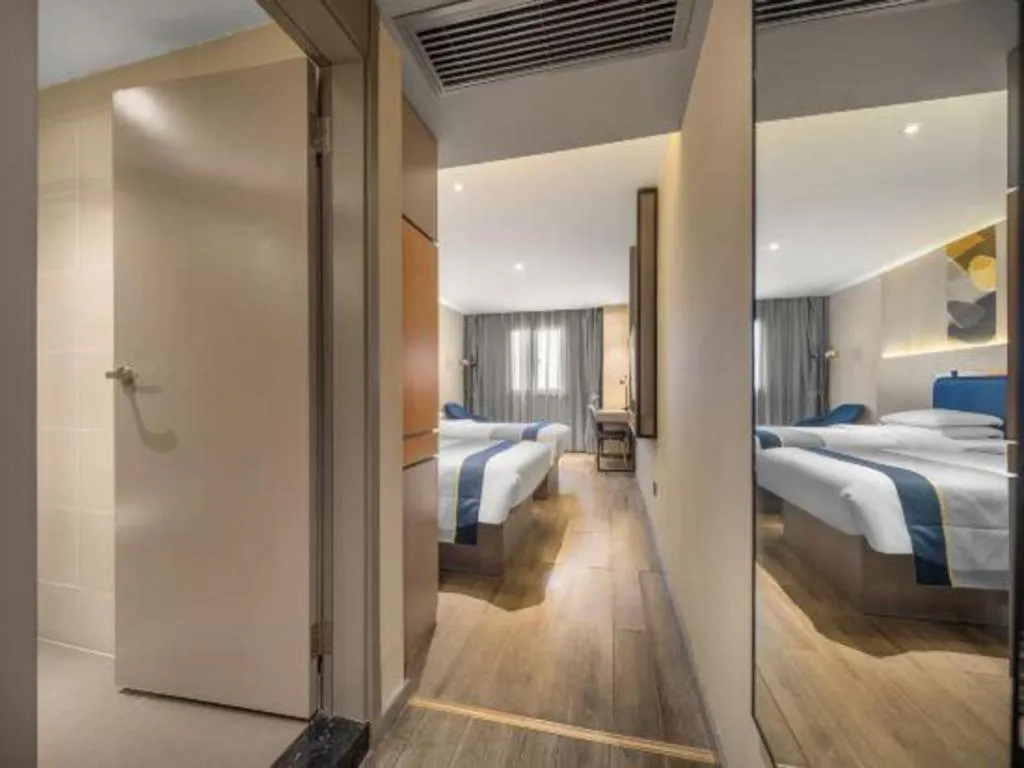 Bed in City Comfort Inn Hotel Wuhan Optics Valley Square Metro Station Zhongnan Minzu University