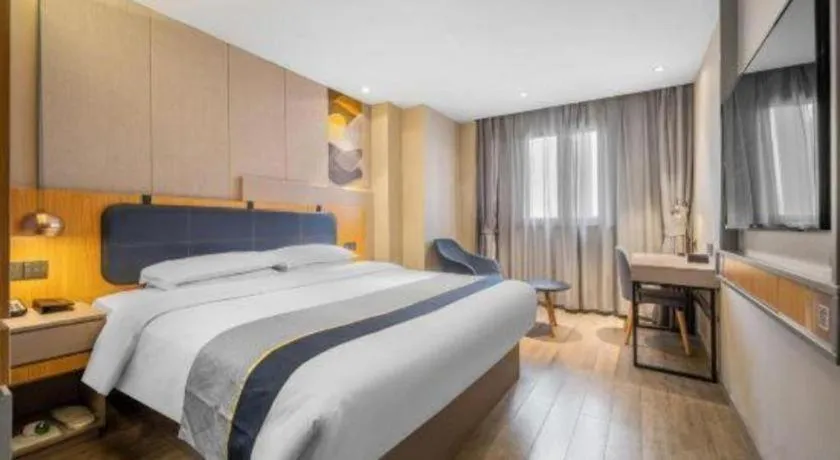 Bed in City Comfort Inn Hotel Wuhan Optics Valley Square Metro Station Zhongnan Minzu University